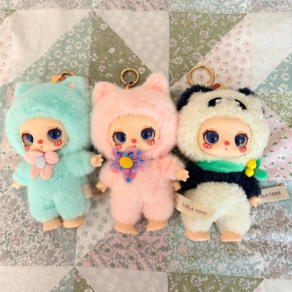 Liila’s Lucky Cat plush keychain bundle